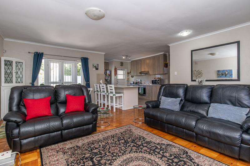 To Let 3 Bedroom Property for Rent in Meadowridge Western Cape